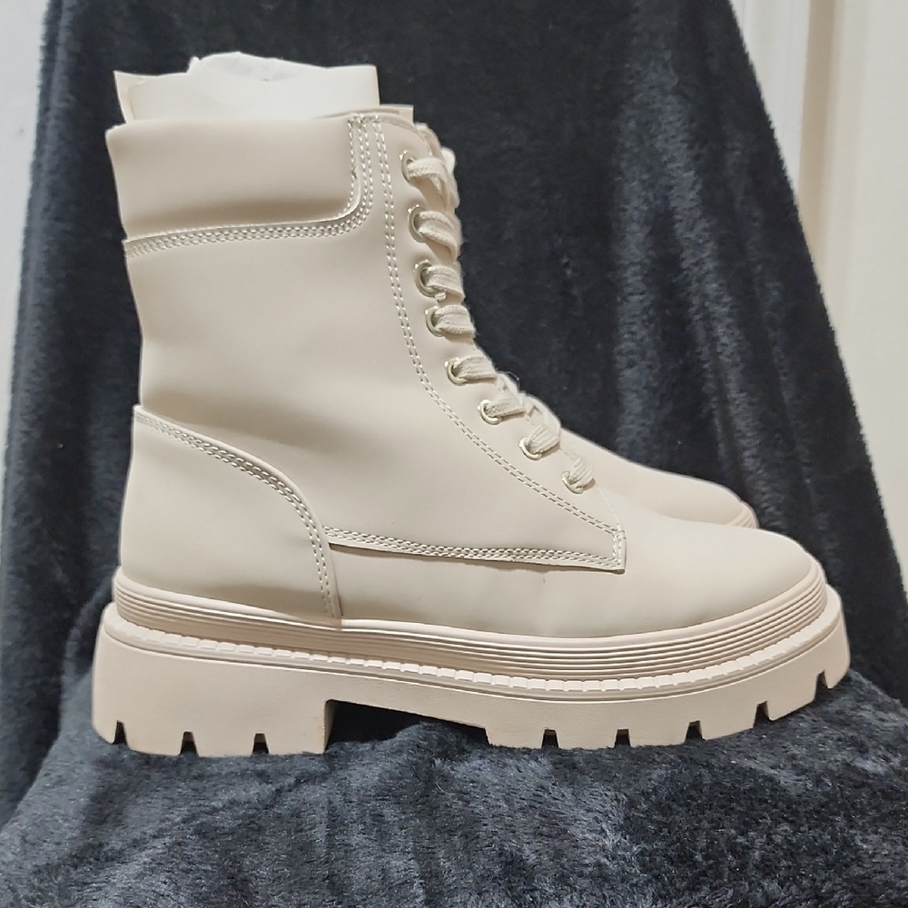 Shoedazzle Tevos Women's Cream Lace-Up Combat Boots 8.5 - Picture 3 of 9